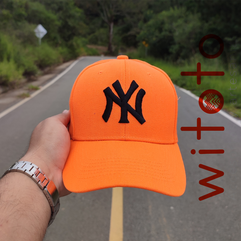 GORRA YANKEES NARANJA LOGO NEGRO